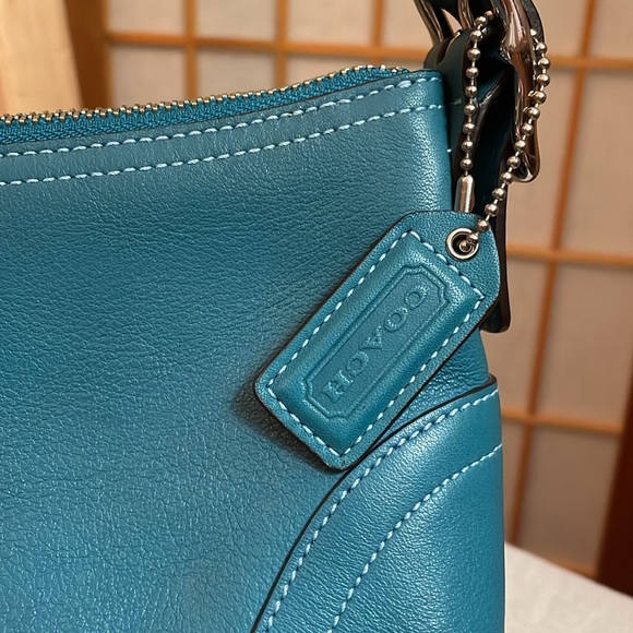 Coach Hamptons Demi Shoulder Bag - Picture 4 of 17